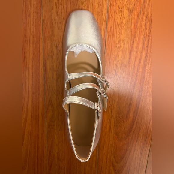 Shoes - Mary Jane shoes . Silver Mary Jane. Retro.